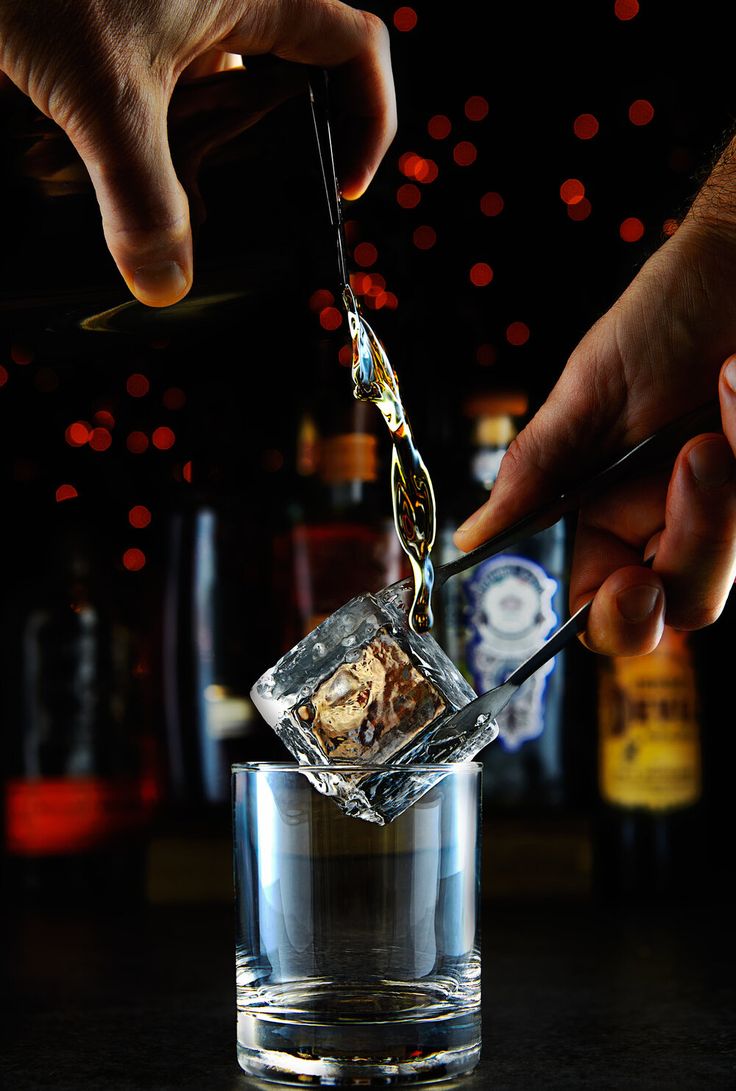 cubetto ghiaccio nel cocktail